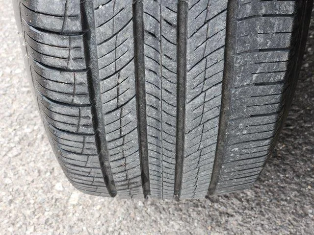 Used 2025 Gravity Gray KIA LX Front-Wheel Drive image 11