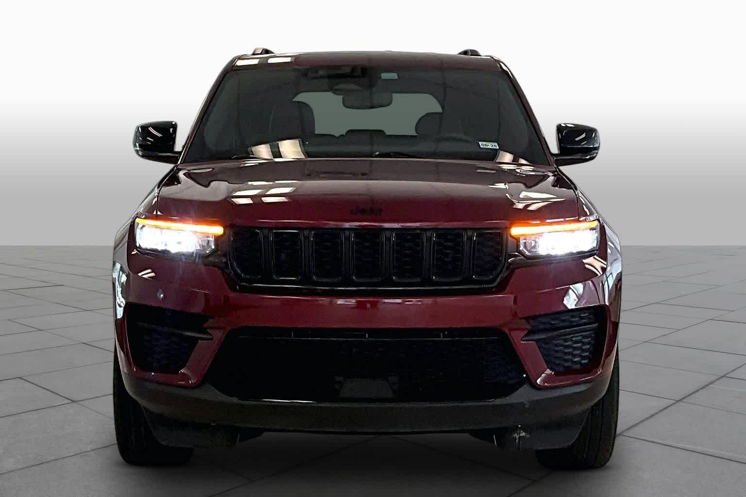 Used 2023 Velvet Red Pearlcoat Jeep Altitude image 3