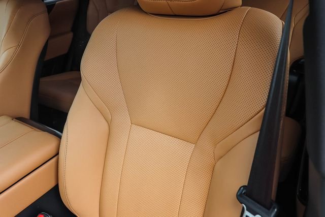 New 2026 Eminent White Pearl Lexus LX 700h LUXURY image 33