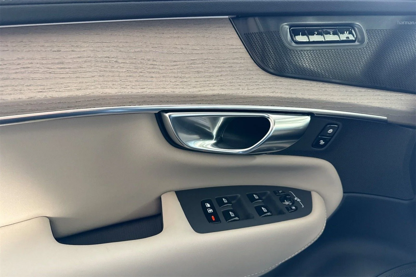 2026 Volvo XC90 Plus - Photo 14