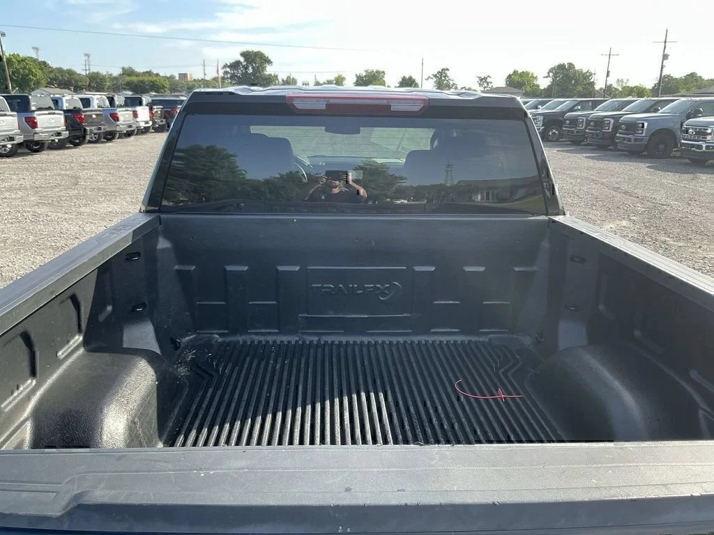 Used 2025 Onyx Black GMC SLT image 19