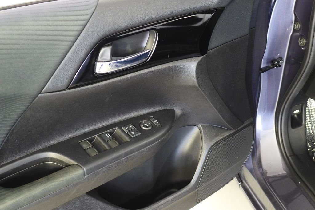 2016 Honda Accord LX - Photo 12