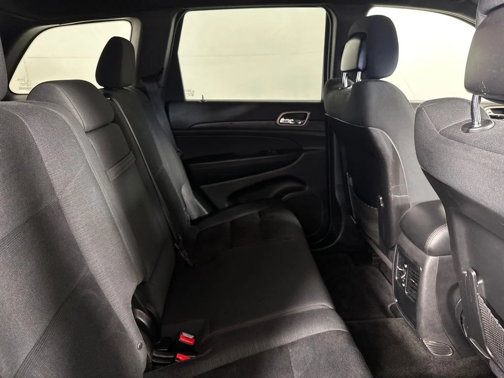 Used 2015 Silver Jeep Laredo image 30