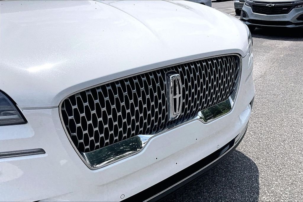 Used 2023 White Lincoln Reserve image 32