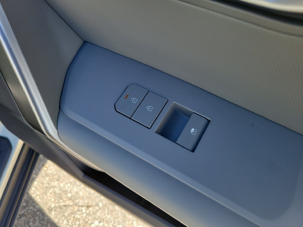 New 2027 Ivory Silver Kia EX image 11