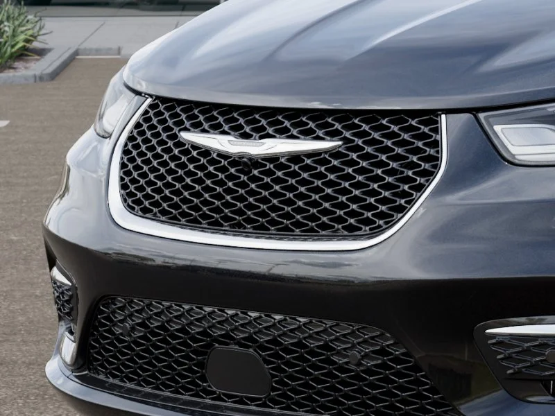 New 2026 Diamond Black Crystal Pearl-Coat Exterior Paint Chrysler Limited image 43