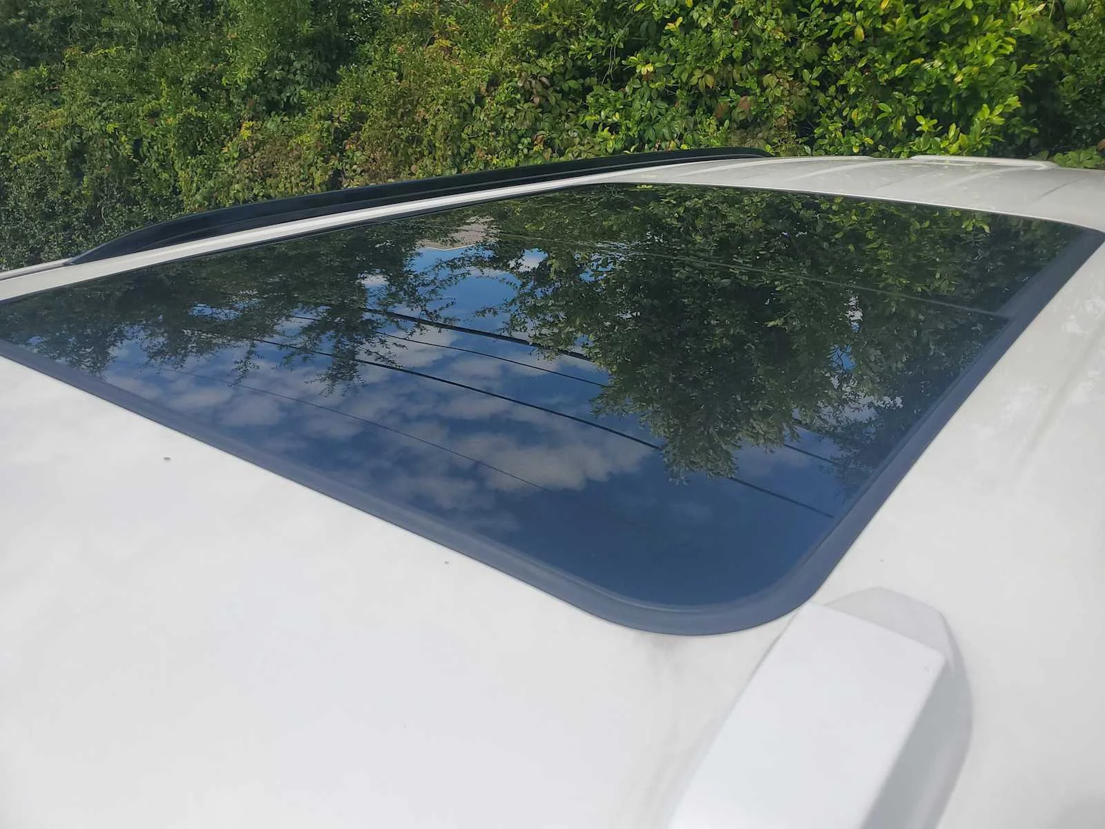 Used 2025 Crystal White Tricoat Cadillac Sport Platinum image 11