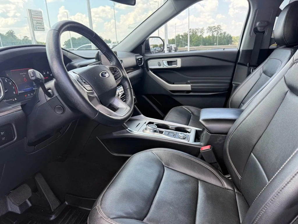 Used 2023 Gray Ford Limited image 4