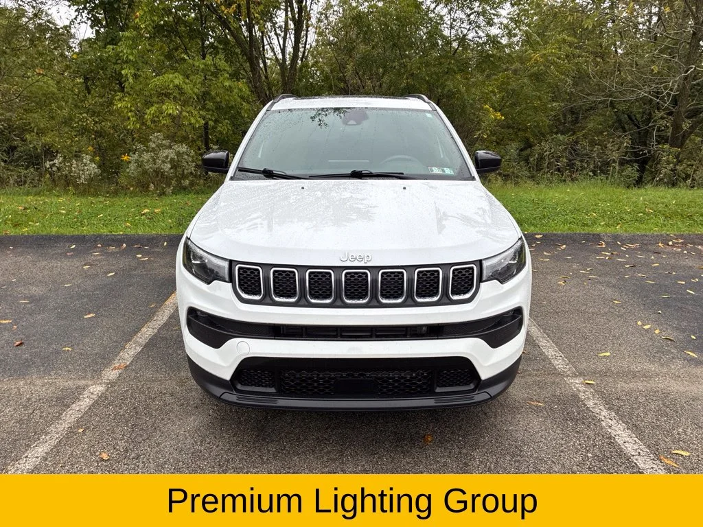 Certified Used 2023 Bright White Clearcoat Jeep Latitude Lux image 10