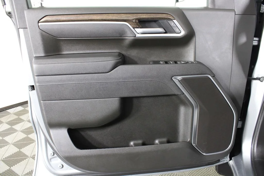 New 2026 Sterling Metallic GMC Elevation image 10