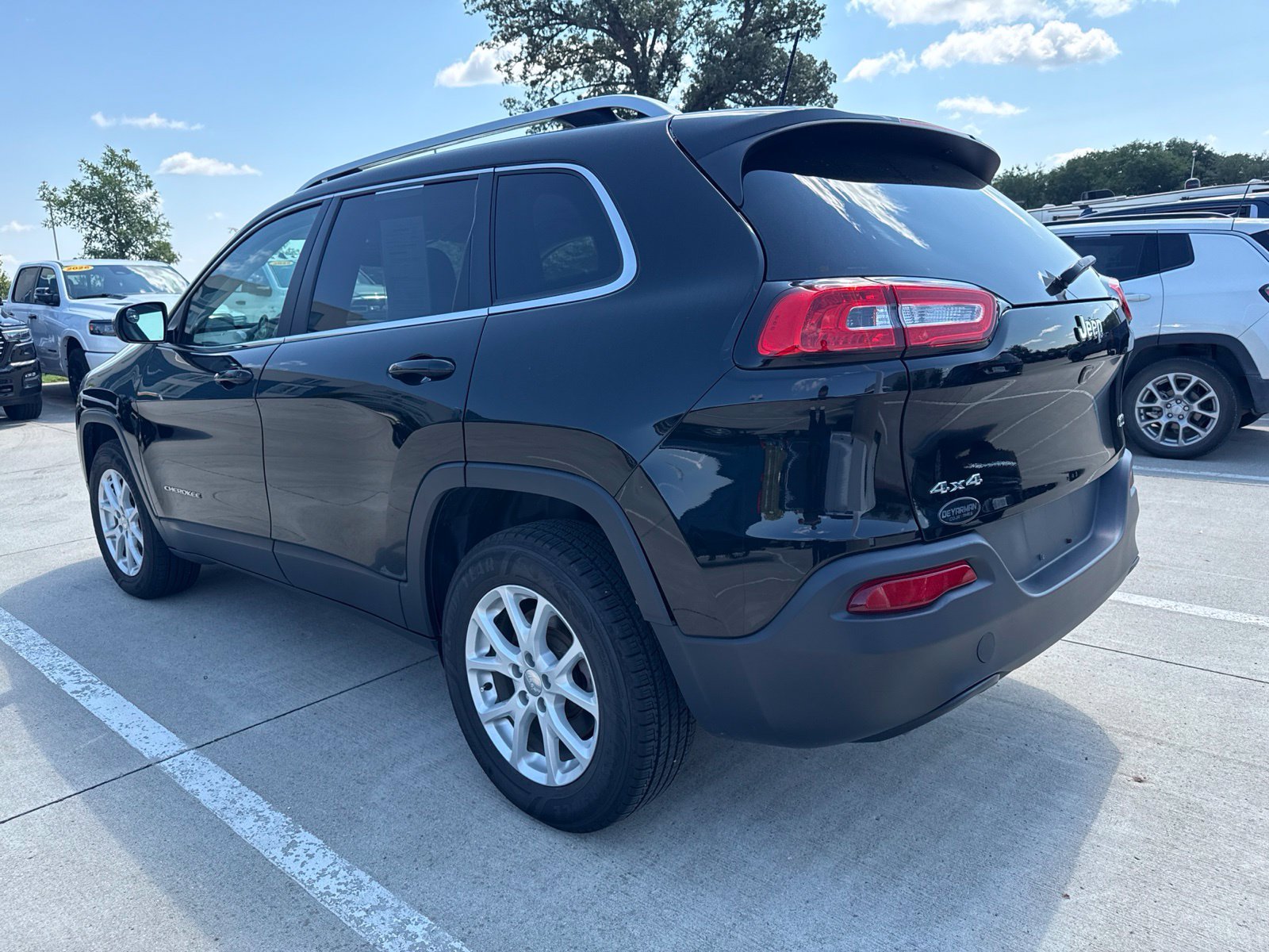 Used 2017 Black Jeep Latitude image 3