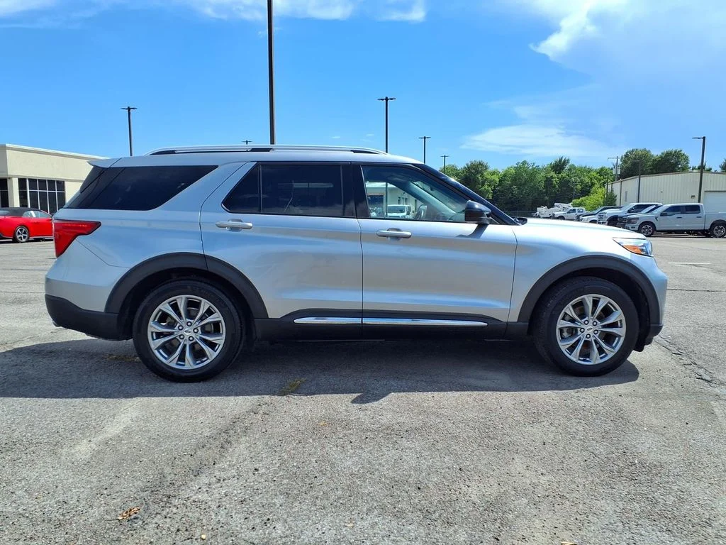Used 2024 Silver Ford Limited image 18