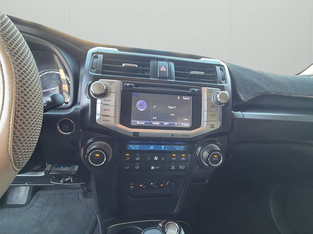 Used 2014  Toyota Limited image 22