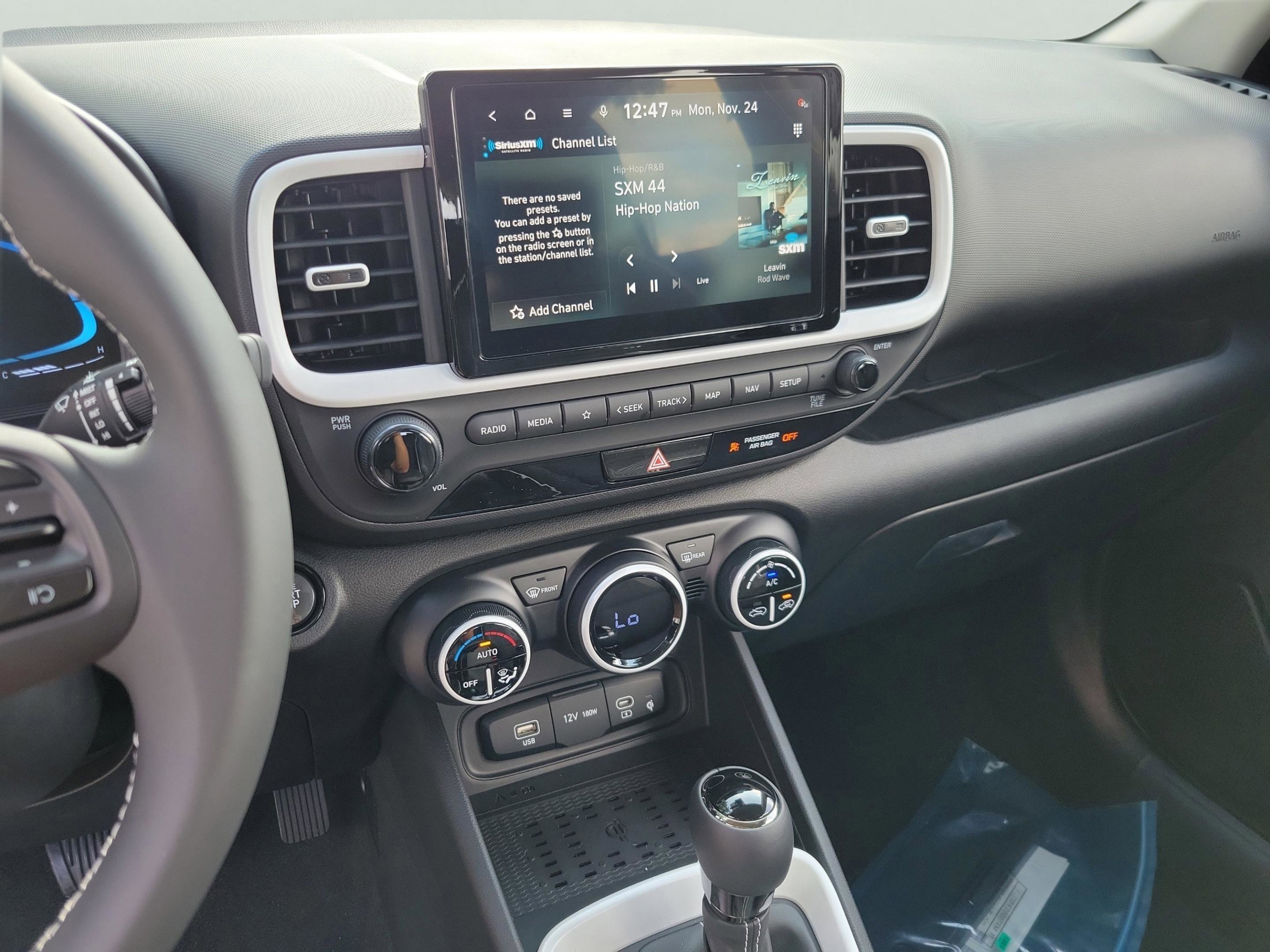 2025 Hyundai Venue Limited - Photo 26