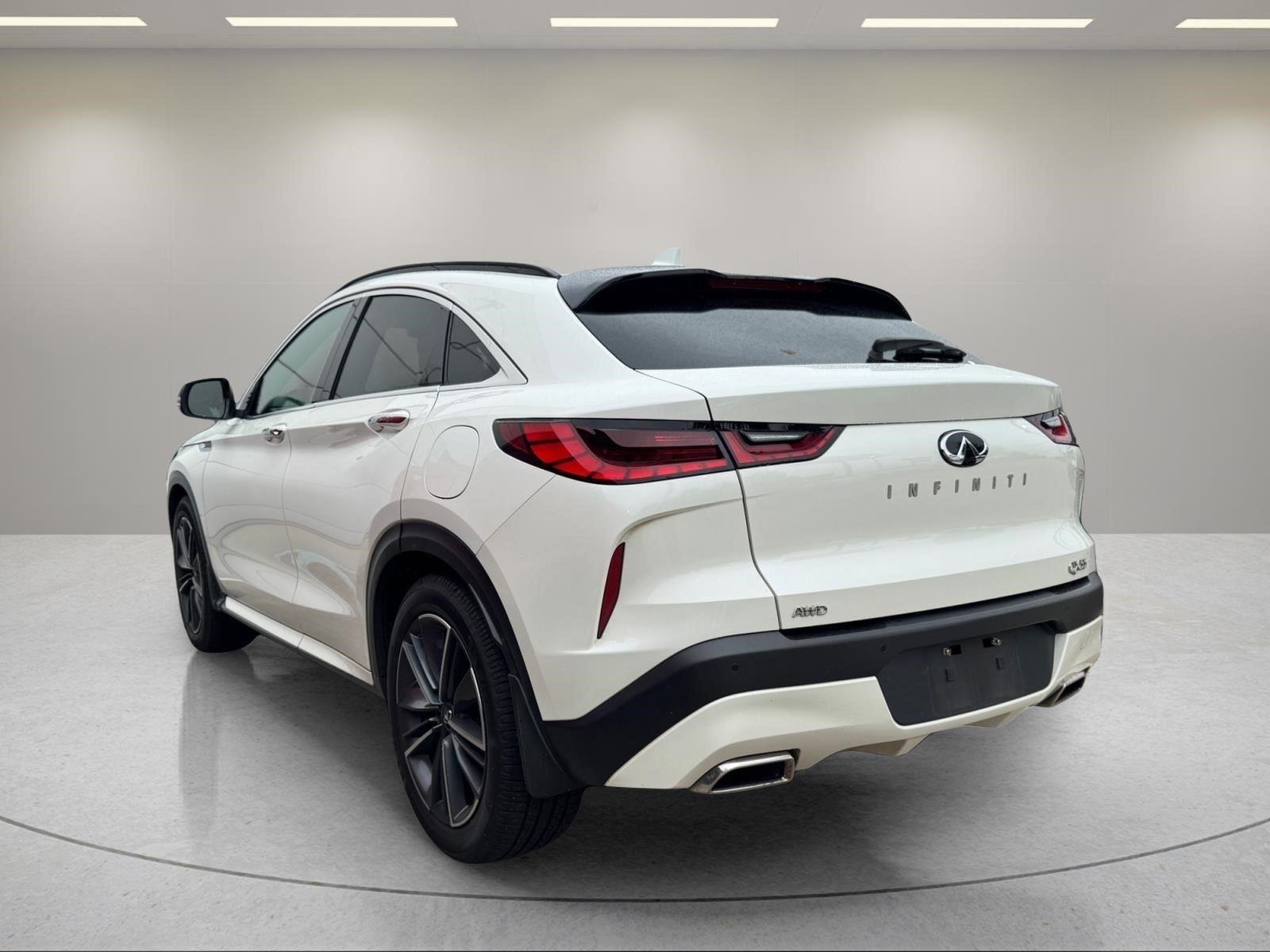 Used 2023 Majestic White INFINITI ESSENTIAL image 8