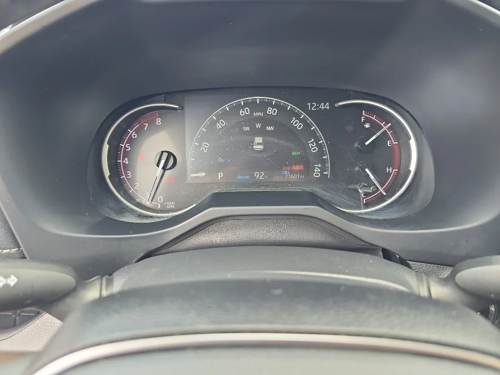 Used 2023 Wind Chill Pearl Toyota XLE Premium image 5