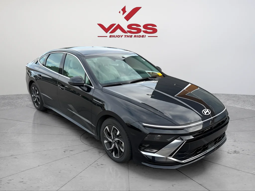 Used 2025 Abyss Black Hyundai SEL image 7