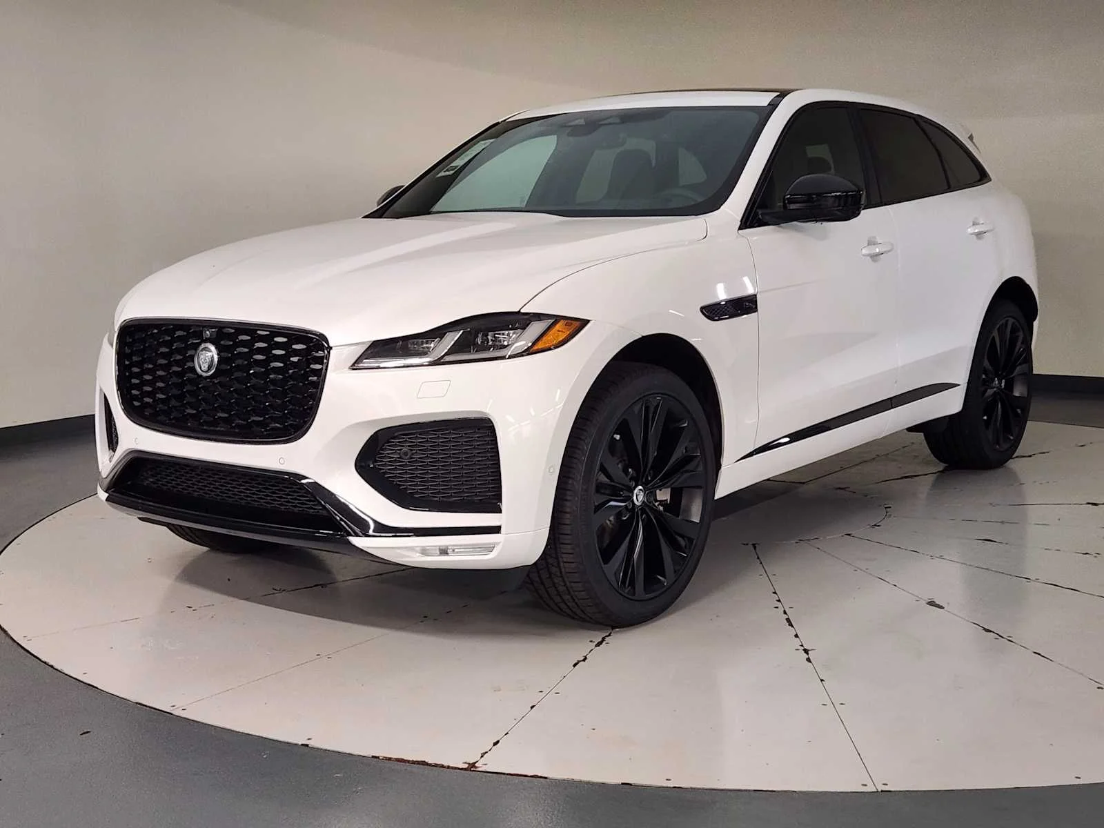 New 2026 Ostuni Pearl White Premium Metallic Jaguar R-Dynamic S image 2