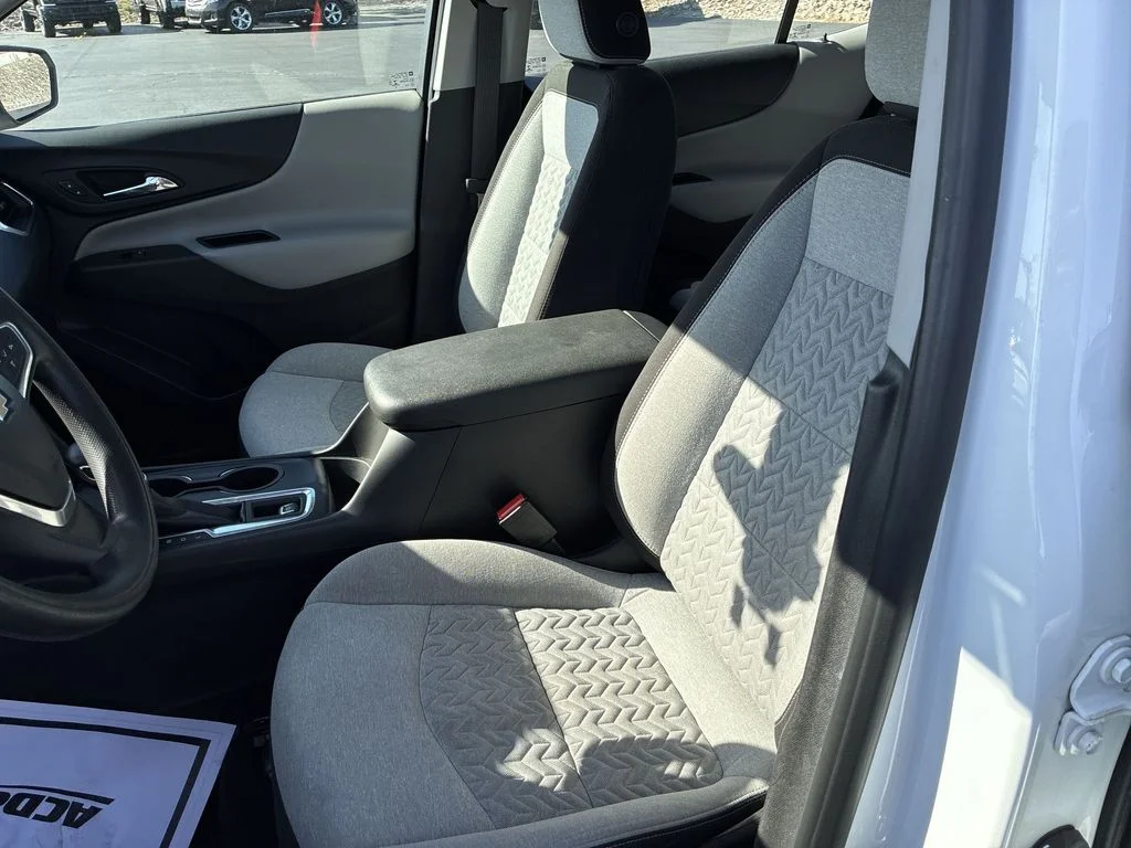 Used 2022 White Chevrolet LS image 11
