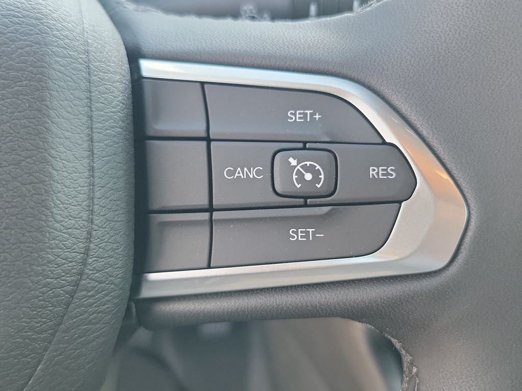 New 2026 Sting-Gray Clearcoat Jeep Latitude image 25
