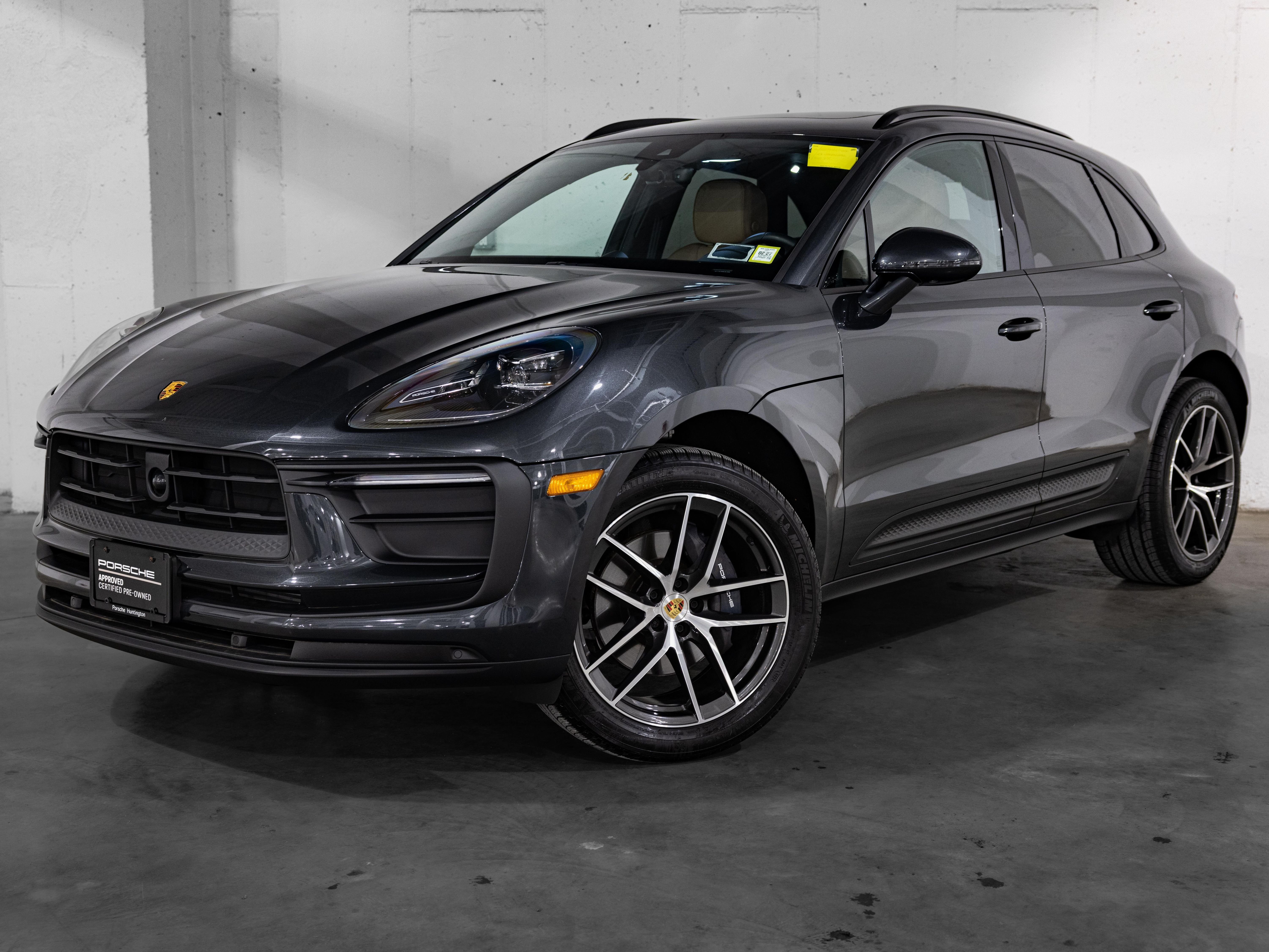 2025 Porsche Macan -'s photo