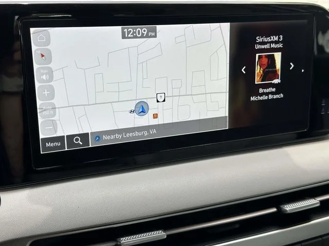 Used 2023 White Hyundai SEL image 19