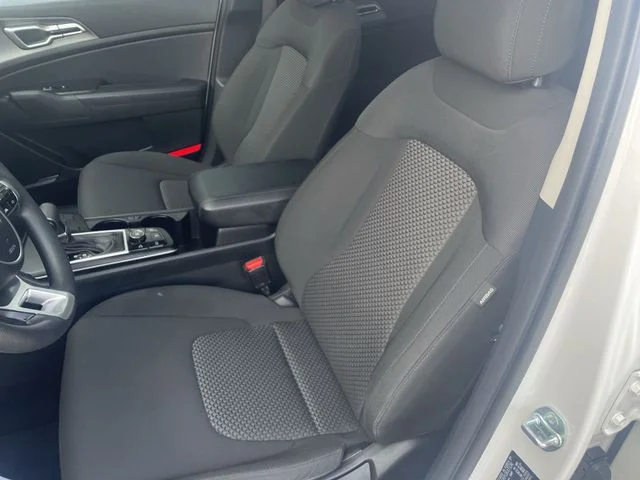 2025 Kia Sportage LX - Photo 17