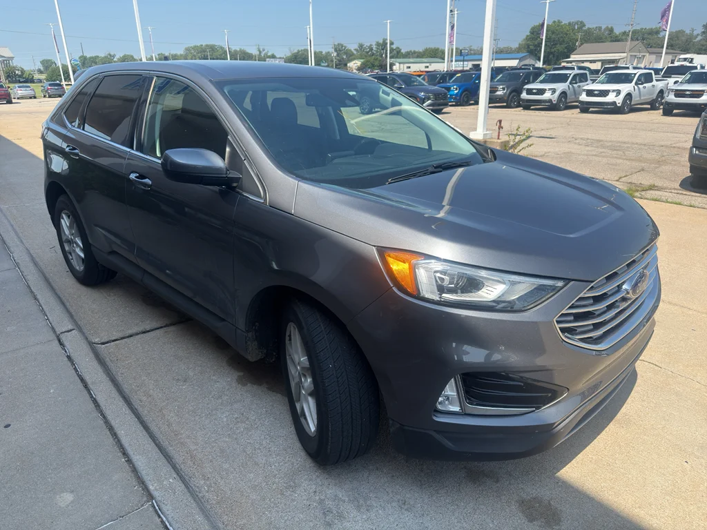 Used 2022 Carbonized Gray Metallic Ford SEL image 9