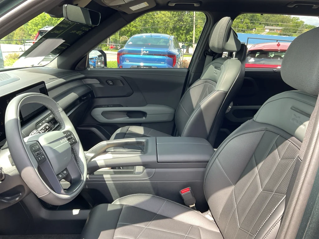 Used 2027 Black Jade Green Kia X-Line SX image 23