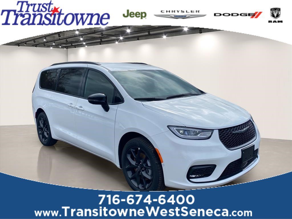 2026 Chrysler Pacifica Select AWD's photo