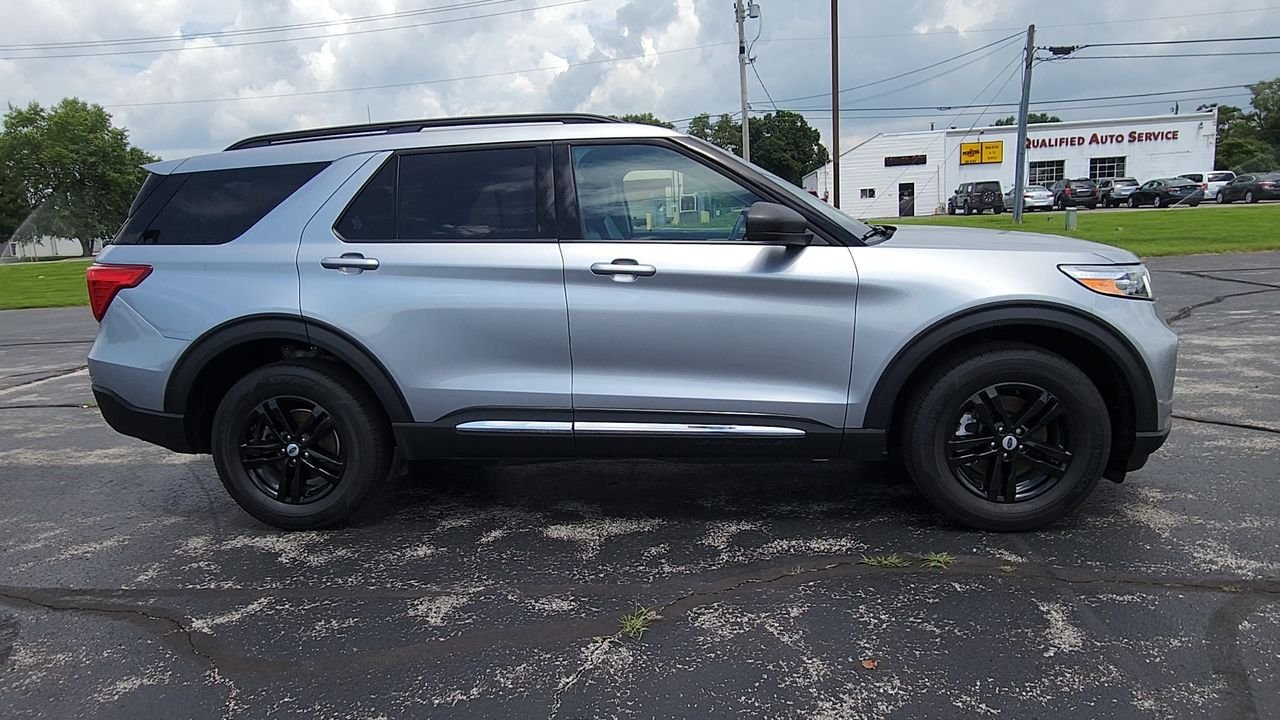 Used 2024 Silver Ford XLT image 9