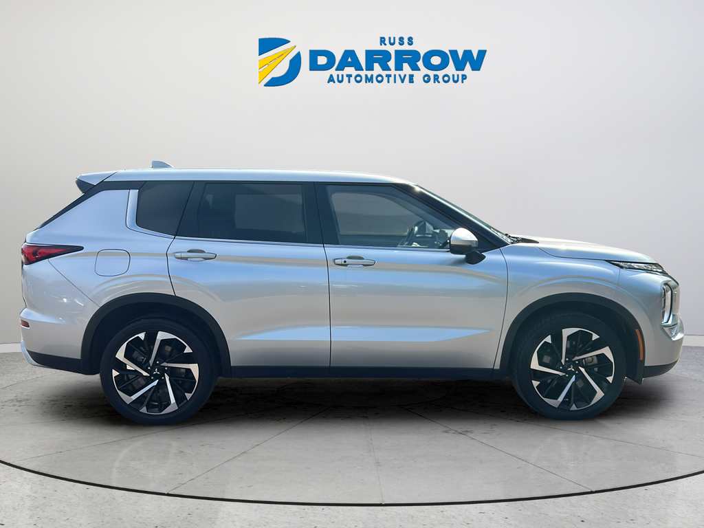 Used 2024 Silver Mitsubishi SE image 6