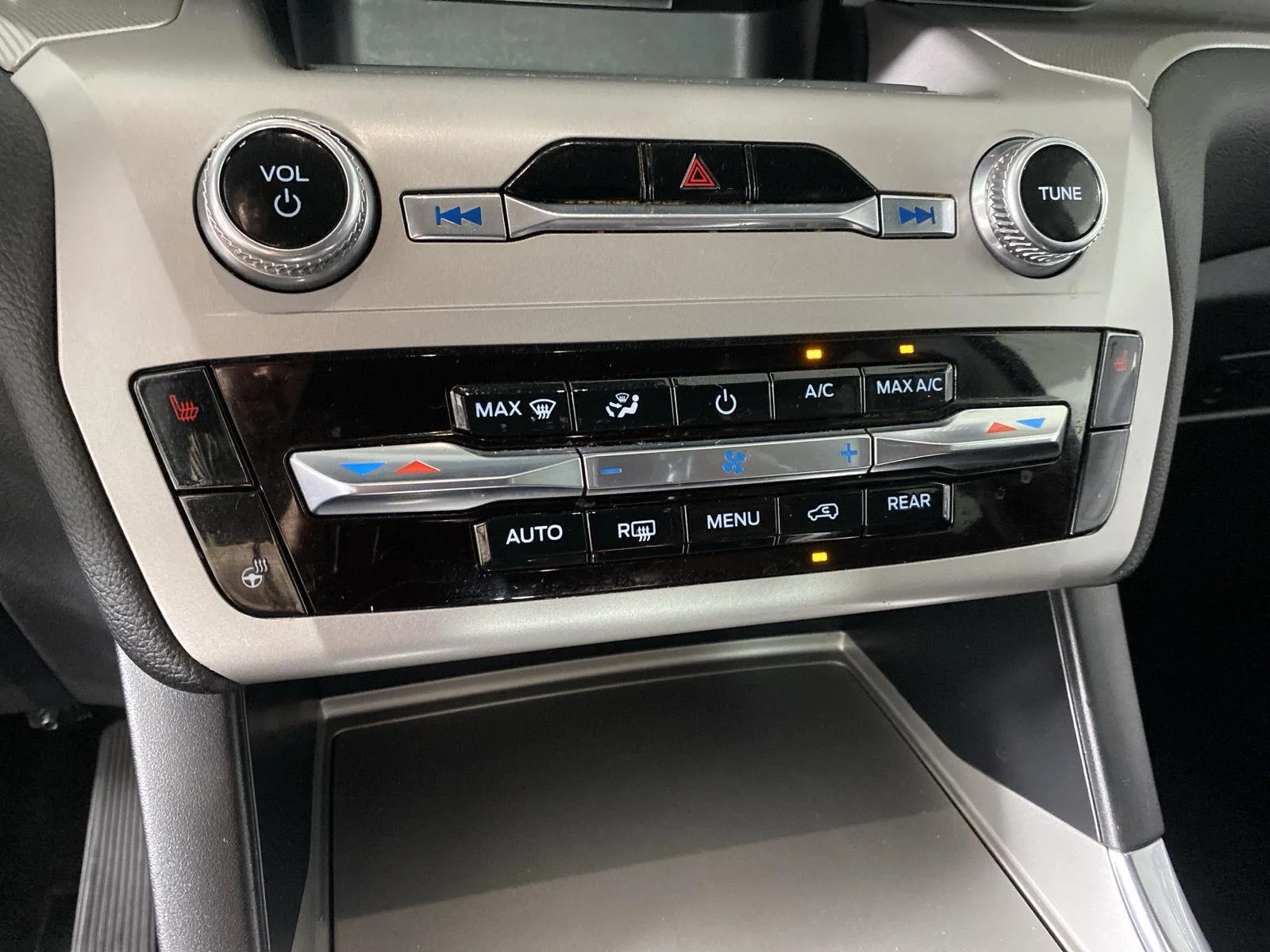 Used 2023 Iconic Silver Ford XLT image 22
