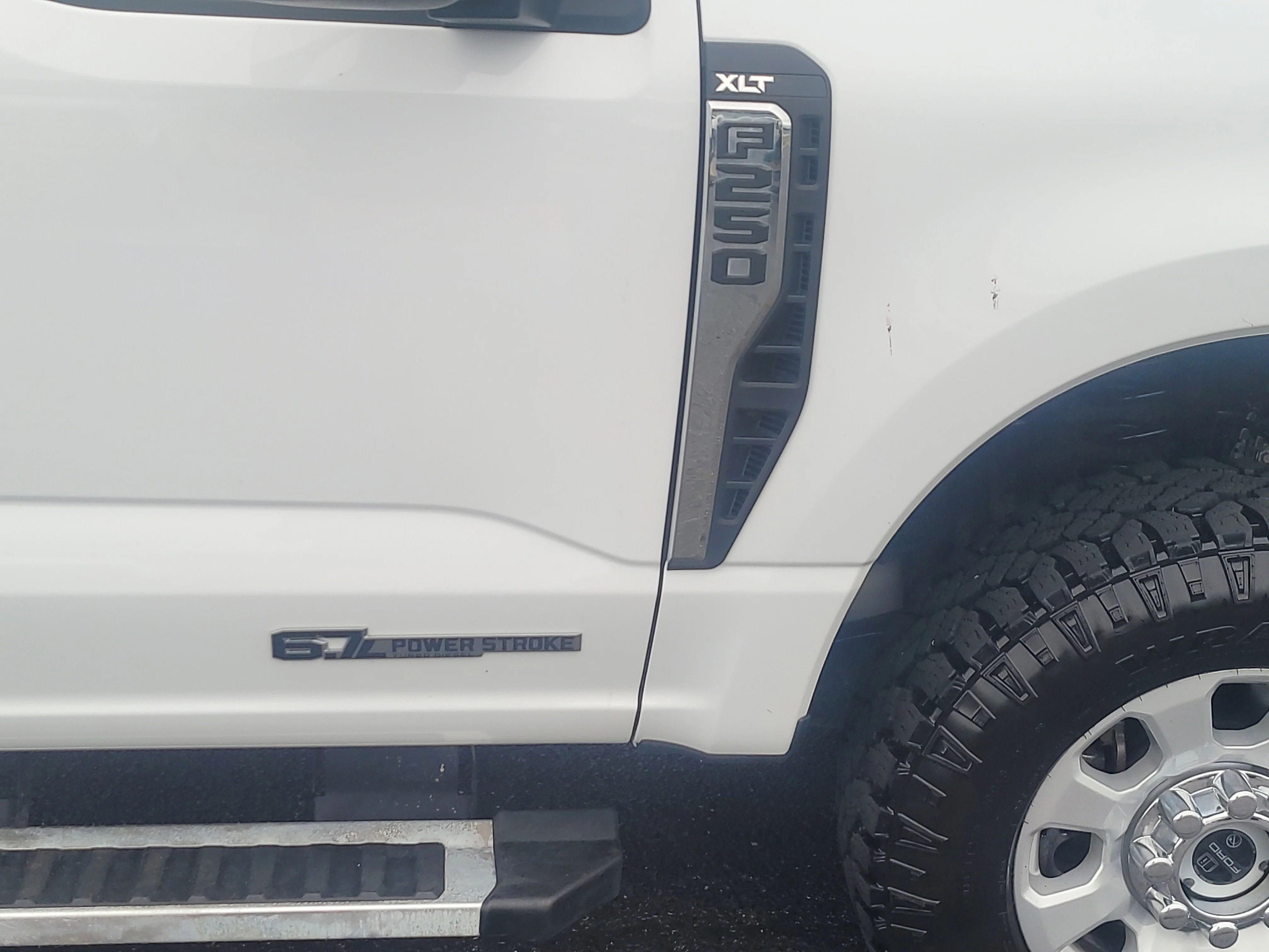 Used 2024 Oxford White Ford XLT image 9