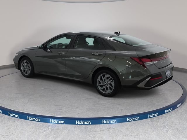 Used 2024 Gray Hyundai SEL image 8