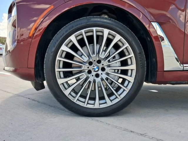 Used 2025 Red BMW xDrive40i image 27