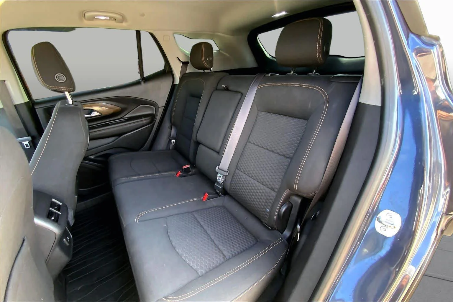 Used 2019 BLUE STEEL METALLIC GMC SLE image 20