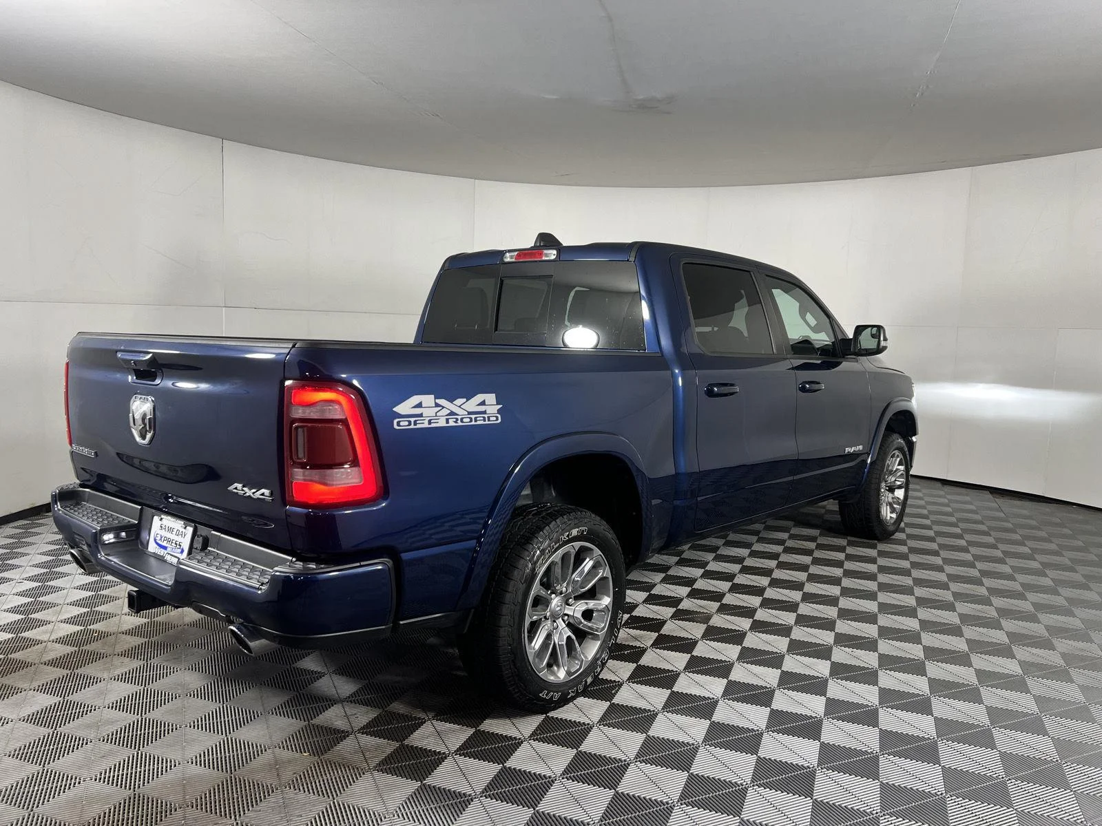 Used 2021 Patriot Blue Pearlcoat Ram Laramie image 8