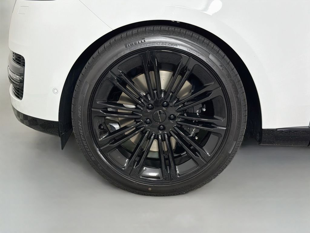 New 2026 Fuji White Land Rover SE image 33