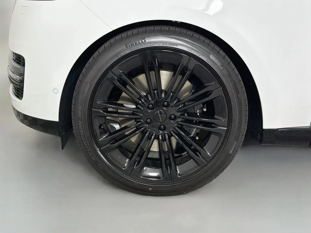 New 2026 Fuji White Land Rover SE image 33