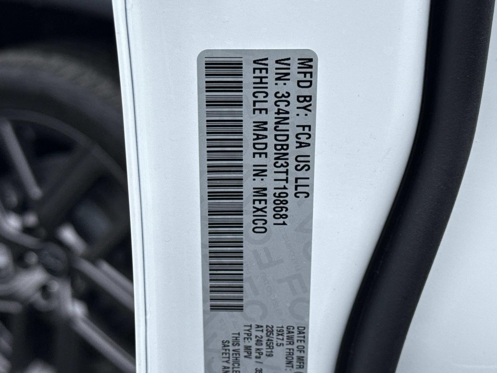 New 2026 Bright White Clearcoat Jeep Latitude Altitude image 30