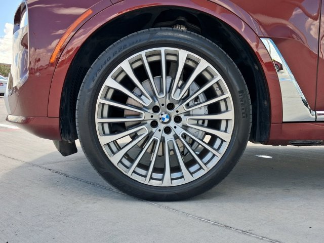 Used 2025 Red BMW xDrive40i image 27