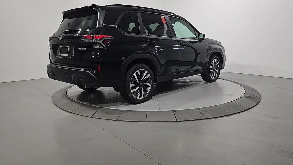 New 2026 CRYSTAL BLACK SILICA Subaru Touring image 5