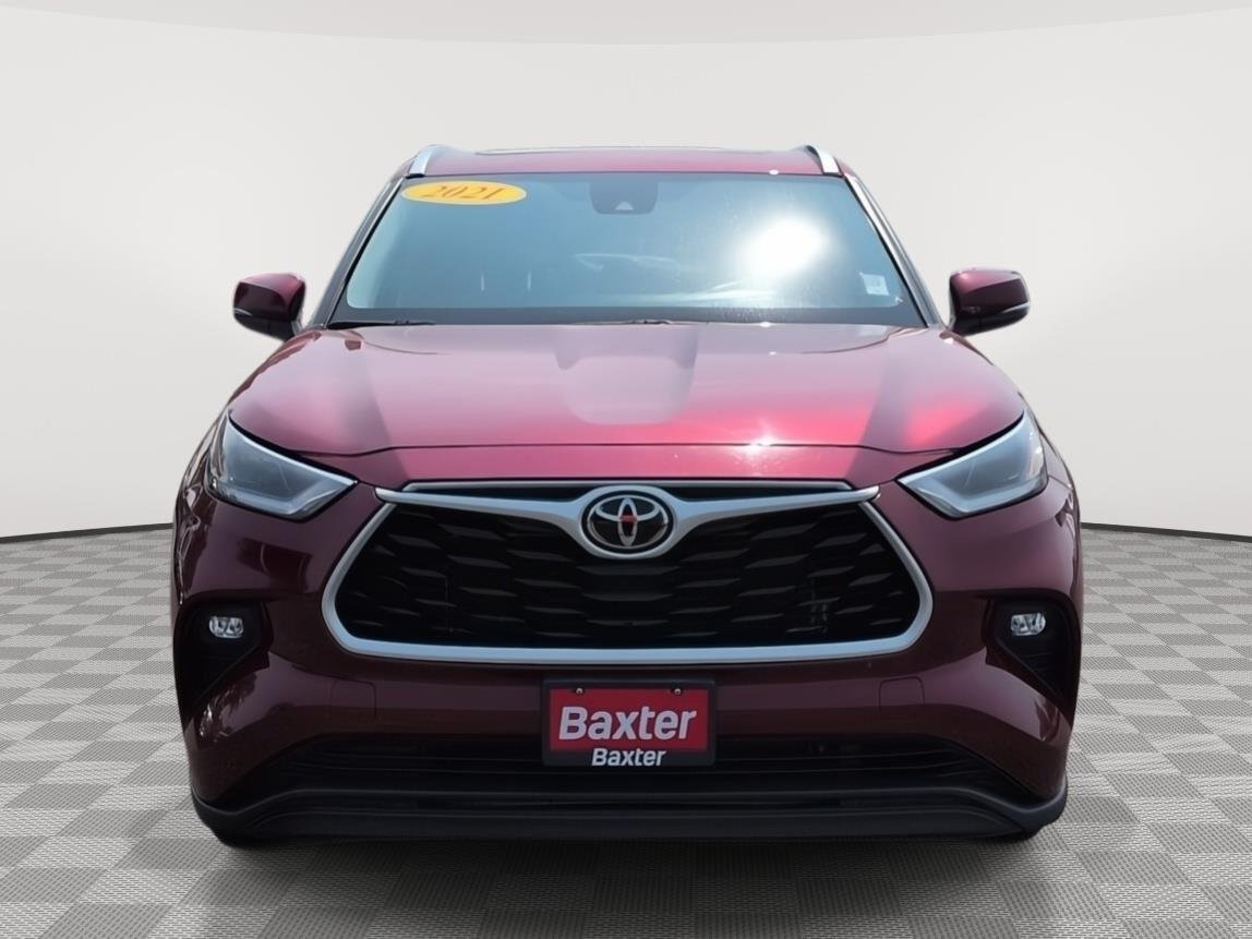 Used 2021 Ruby Flare Pearl Toyota XLE image 19