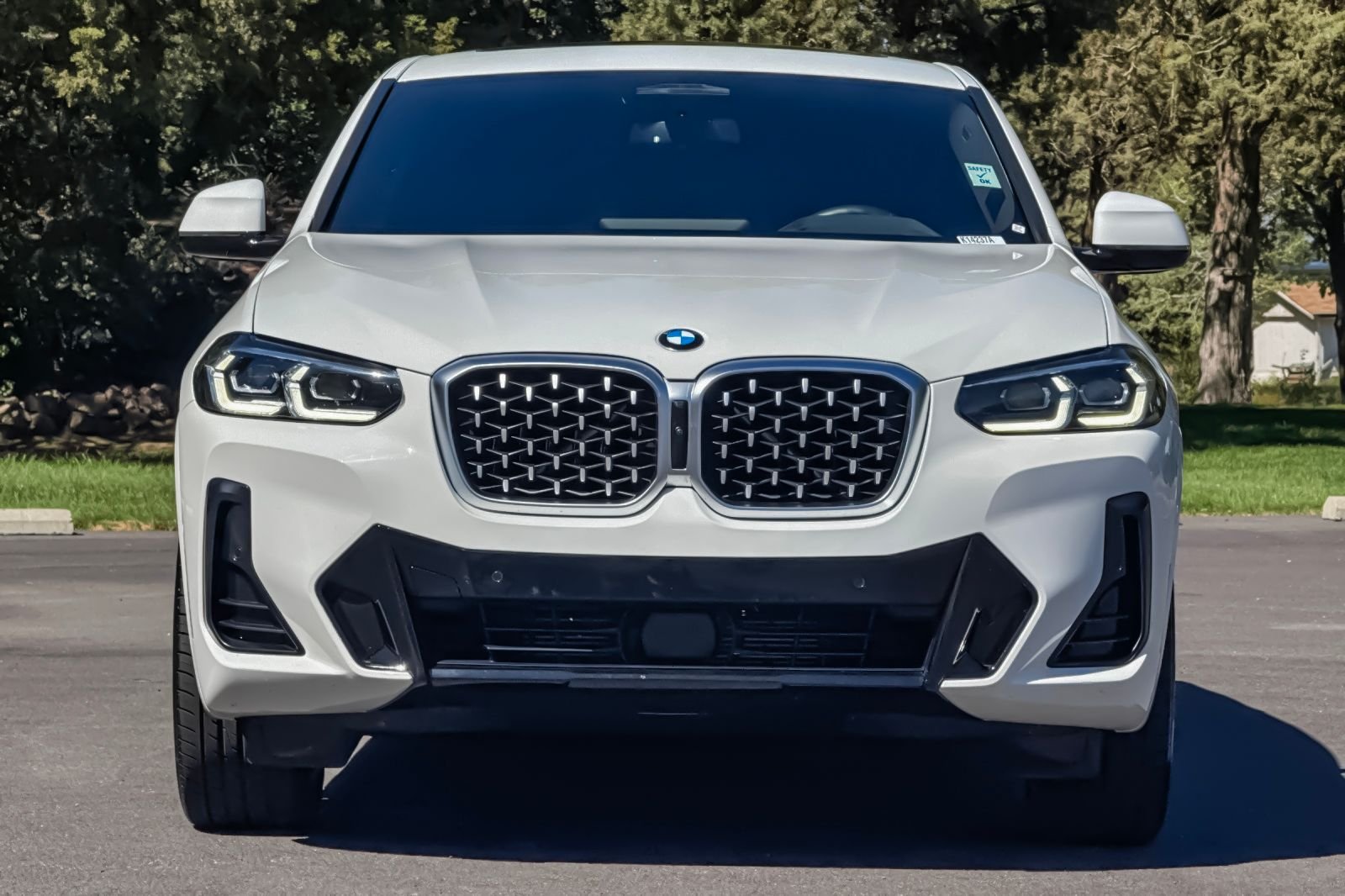 Used 2025 White BMW xDrive30i image 10