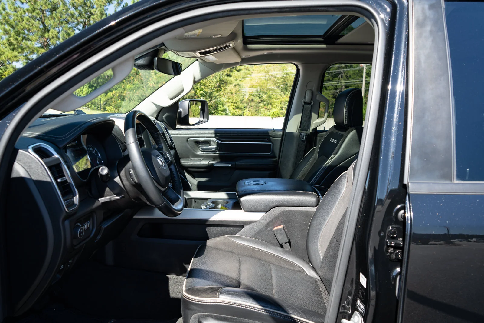 Used 2022 Black Ram Laramie image 14