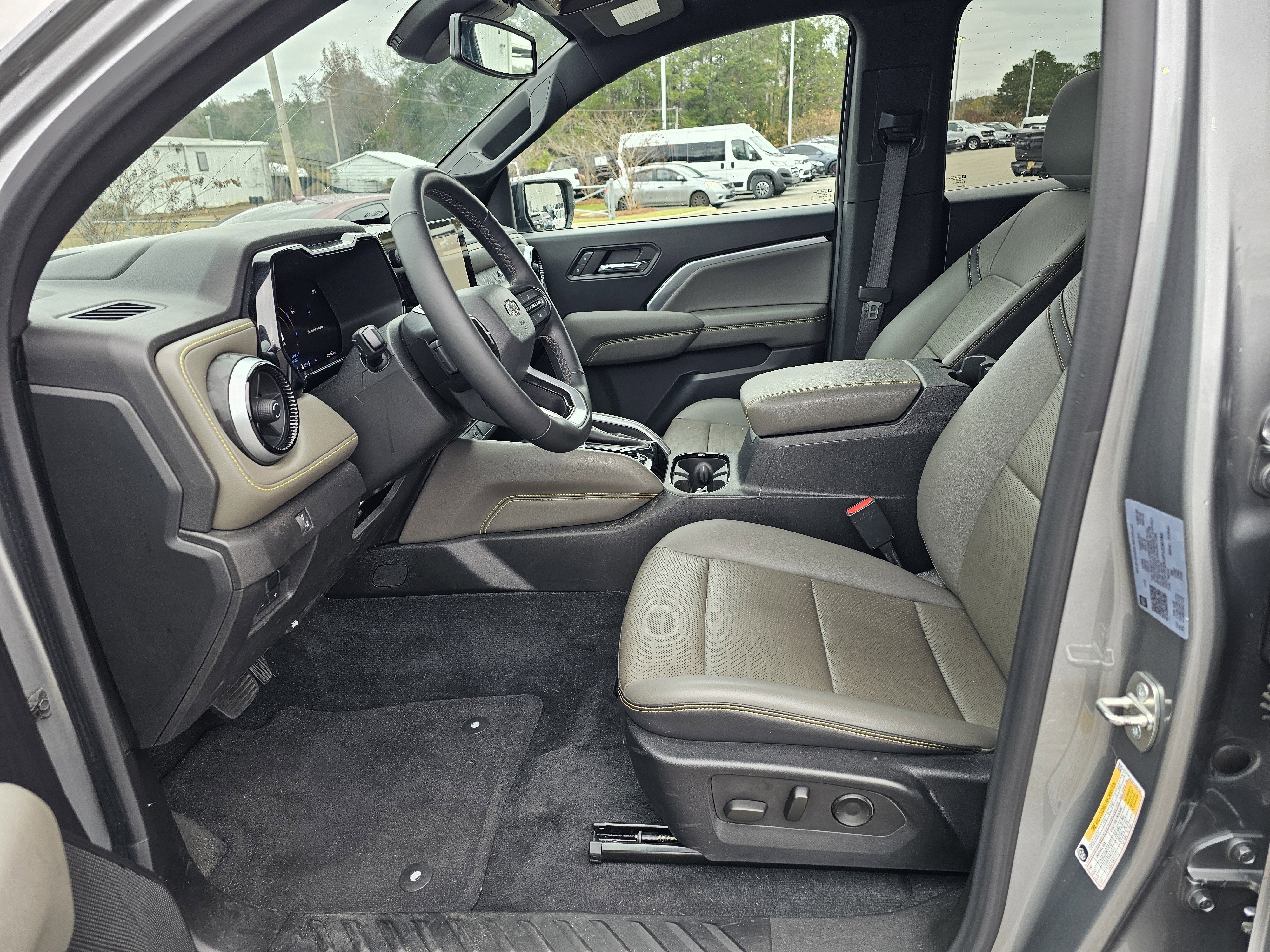 2023 Chevrolet Colorado ZR2 - Photo 16