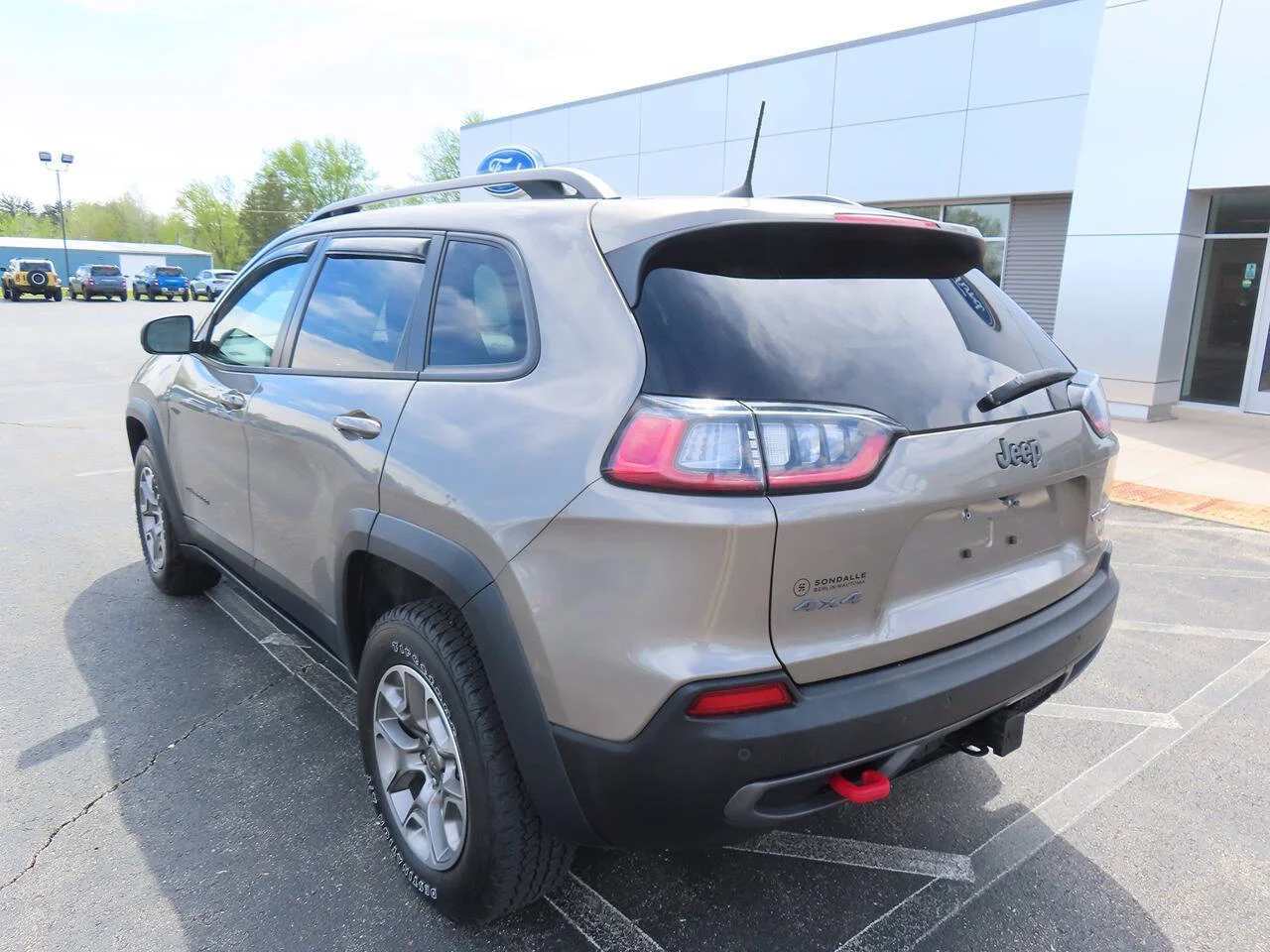 Used 2021 Light Brownstone Pearl Coat Jeep Trailhawk 4x4 4dr SUV image 6