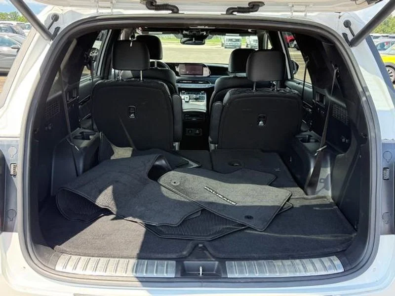 Used 2022 Hyper White Hyundai Calligraphy image 4