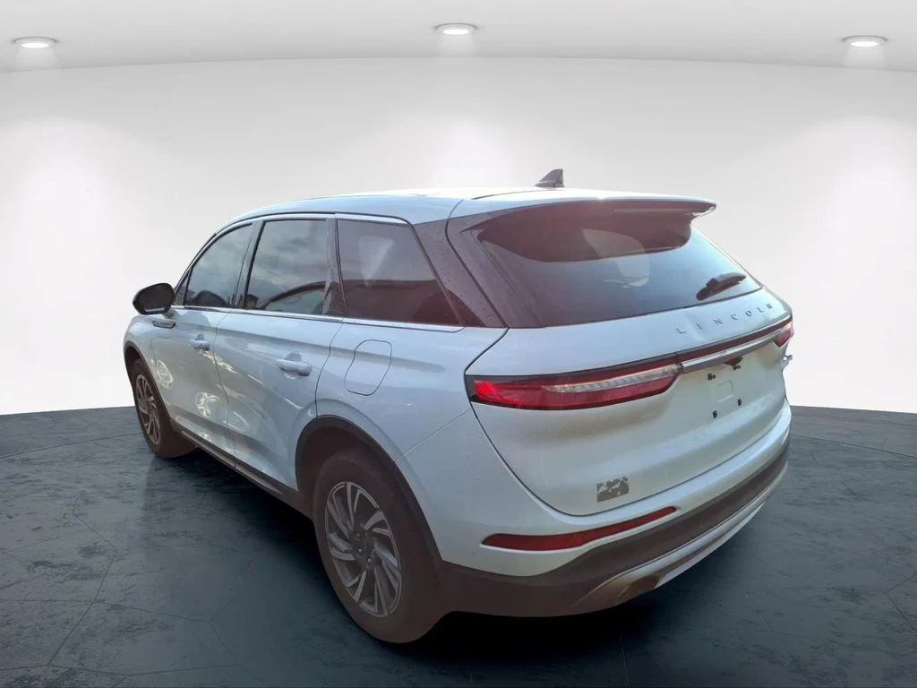 Used 2023 White Lincoln Standard image 19